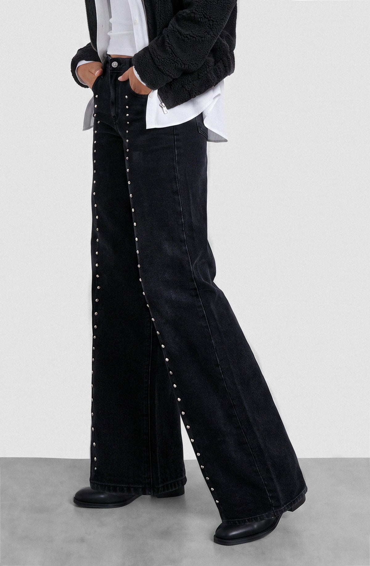 Pantalón Cortes Tachas Estrellas Grey