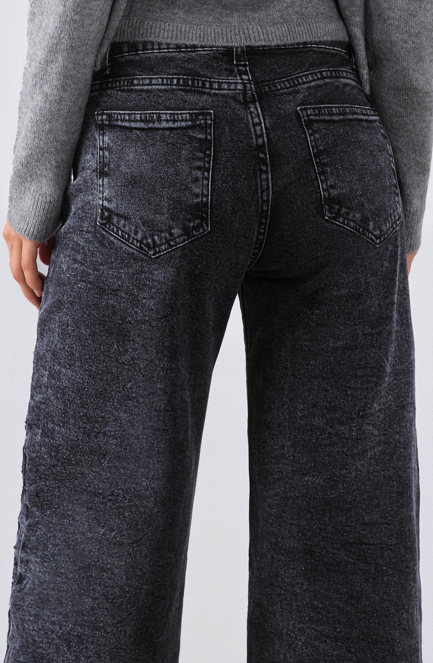 Pantalón Bordado Floral Grey