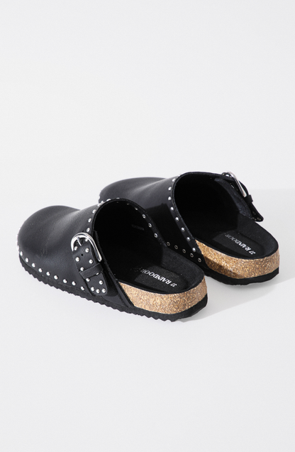 Zuecos Leather Tachas Black