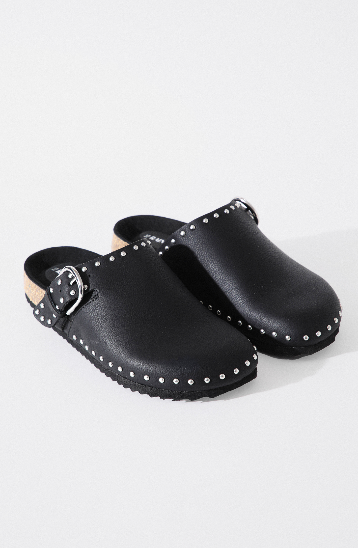 Zuecos Leather Tachas Black